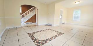 3 Bedroom House with Laundry Hookups Gallery 1