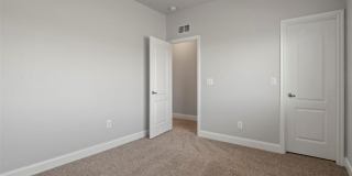 1017 Chatsworth Drive Gallery 21
