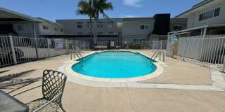 Beautiful 2 Story 2 Bed 1.5 bath Townhouse Gallery 1