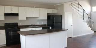 CONTEMPORARY URBAN CONDO NEAR DOWNTOWN Gallery 10