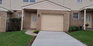 Large 2 BR, 2.5 bath townhome Gallery 1