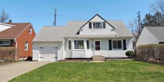 3 Bed & 2 Full Bath Cape Cod for Rent! Gallery 1