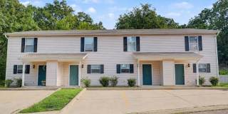 Cozy 2-Bedroom, 1-Bathroom Townhouse with Washer/Dryer in a Quiet, Relaxing Setting Gallery 1