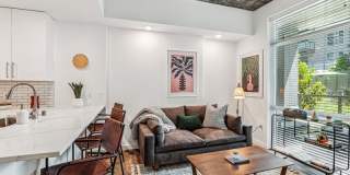 Link Apartments Four12 Gallery 3
