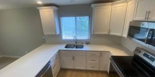 Charming 3 Bed, 3 Bath Duplex near Riverside State Park! Gallery 19