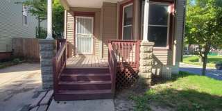 3 Bedroom 1.5 bath - very large bathtub Gallery 1