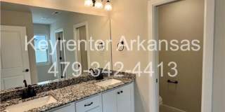 Modern 3‑Bed, 2‑Bath Home with Fenced Yard Gallery 13