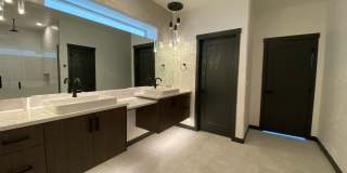 Close to Micron, 3 Bedroom 3 bath w/ a Million Dollar View! Gallery 59