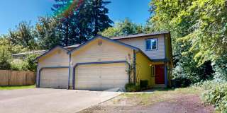 3-bedroom duplex unit near downtown, spacious, private, great schools. Gallery 1