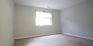 3 Bed/2 Bath Townhouse. On Bus Route to Campus. Parking. Gallery 8