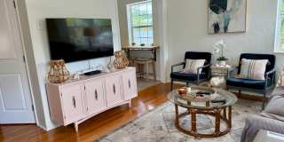 Fully furnished 1/1 Apartment Old NE Gallery 10