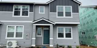 Beautiful Hazel Dell Townhome! Location, Location! Gallery 1