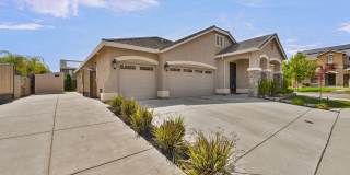 Beautiful Lincoln Home with Solar, 3-Car Garage & Trailer Parking! Gallery 1