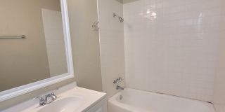 205 Henry Street Pensacola, FL 32507 MOVE IN SPECIAL: HALF OFF first full month of rent!!! Gallery 15