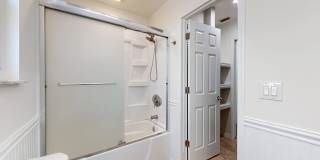 Waterfront Luxury Living – 4 Bed / 3 Bath – Over 2,600 Sq Ft Gallery 35