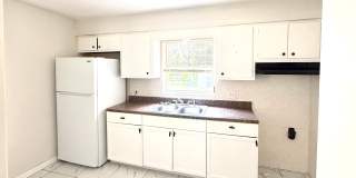 2 Bed/1 Bath AVAILABLE NOW! Gallery 8