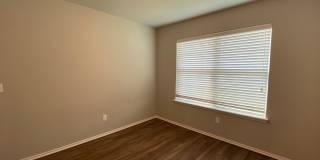 Charming 4 bed 2 bath in Hunters Spring *  Mustang schools Gallery 16