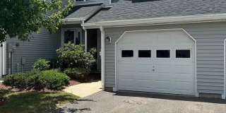 Beautiful 2 Bedroom Townhouse | Washer & Dryer Hookups | 2 Parking Spaces Gallery 1