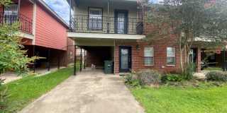 Updated 2-Bed Townhouse Steps from McNeese - W/D Included Gallery 1