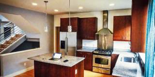 Large Executive Style Spacious 3 bedroom, 2.5 Bathroom house in West Oakland Close to BART/SF/Emeryville Large Executive Style Spacious 3 bedroom, 2.5 Bathroom house in West Oakland Close to BART/SF/Emeryville Gallery 5
