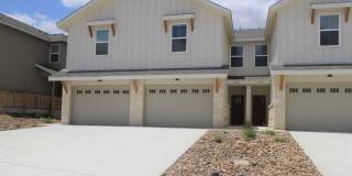 3/2.5/1.5 Fourplex with Granite Countertops, 9ft Ceilings, Fridge, Washer, Dryer / NBISD Gallery 3