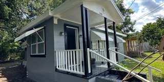 Fully Renovated 2/1 + Bonus Room Single Family Available Now! Gallery 4