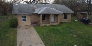 Charming 4-Bedroom Home with Spacious Yard! Gallery 1