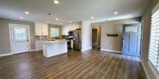Beautiful 2-Bedroom Home with Large Backyard Beautiful 2-Bedroom Home with Large Backyard Gallery 4