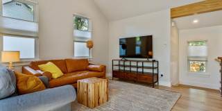 One Bedroom furnished ADU/apartment in The Highlands. Gallery 8