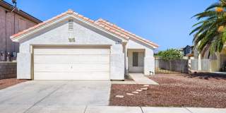 3 Bedroom Home With Backyard Near Freeway! Gallery 1