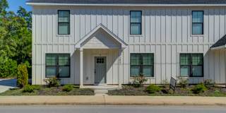 Modern Townhome in Rosewood – Walk to USC, Dining & More! Gallery 1