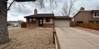 Beautiful 3-Bedroom Home with 2-Car Garage  HUGE Backyard! Gallery 1