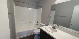 The James Apartments Gallery 34