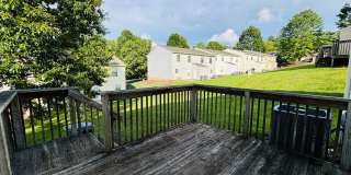 4 Bedroom 2.5 Bath Townhouse Gallery 7