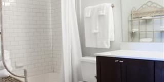 DH Holmes Gallery 37