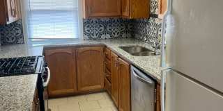 Large 2 bed 1 bath Duplex in Dundee! Gallery 12