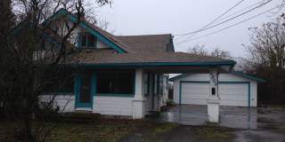 Farmhouse on huge lot Gallery 1