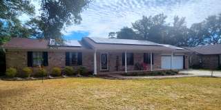 Charming Home with Pool & Prime Location! Gallery 3