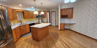 Executive 3+BR, 3BTH Rancher, 2car gar (with ALL utilities only $450/mo) and lawncare and snow removal provided! Gallery 11