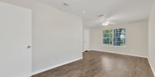 205 Collins Drive Gallery 10
