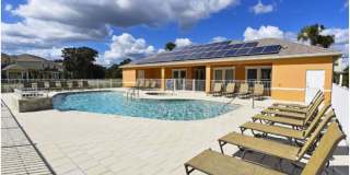 Modern Townhome in quiet neighborhood: 3BR, Pool & Near Disney Gallery 30