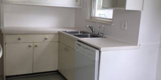 A Charming 3 Bedroom Bungalow, Hardwood Floors, Fenced in Backyard Gallery 6