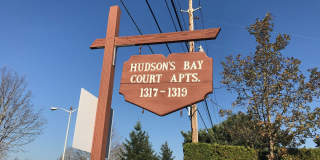 W1319 - Hudson's Bay Court Gallery 13