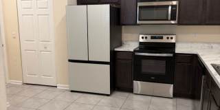 Spacious 2-Bedroom Townhome Near River City Gallery 1