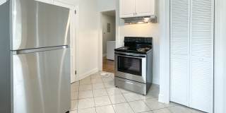 Bright & Spacious 2BR Unit w/ Bay Windows! Gallery 11