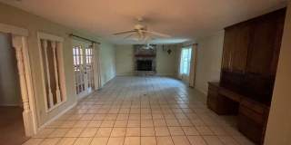 Spacious 3 bedroom, 2 bath Gallery 14
