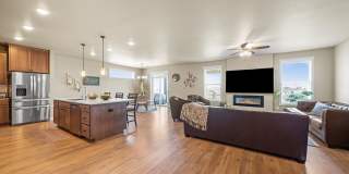 Move-In Ready West Richland Rental – 3-Car Garage, Fenced Yard, Hot Tub Included Gallery 7