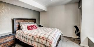 Huge room in a large shared home, private bathroom, great neighborhood, friendly roommates! Gallery 70