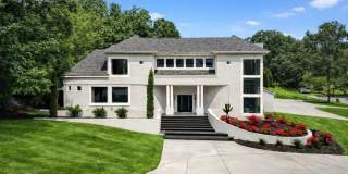 Luxury Living in South Charlotte – 2 minutes to Quail Hollow Golf Course Gallery 1