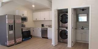 Completely Private one bedroom ADU/Guest House. Large 600sq ft! High ceilings Completely Private one bedroom ADU/Guest House. Large 600sq ft! High ceilings Gallery 1